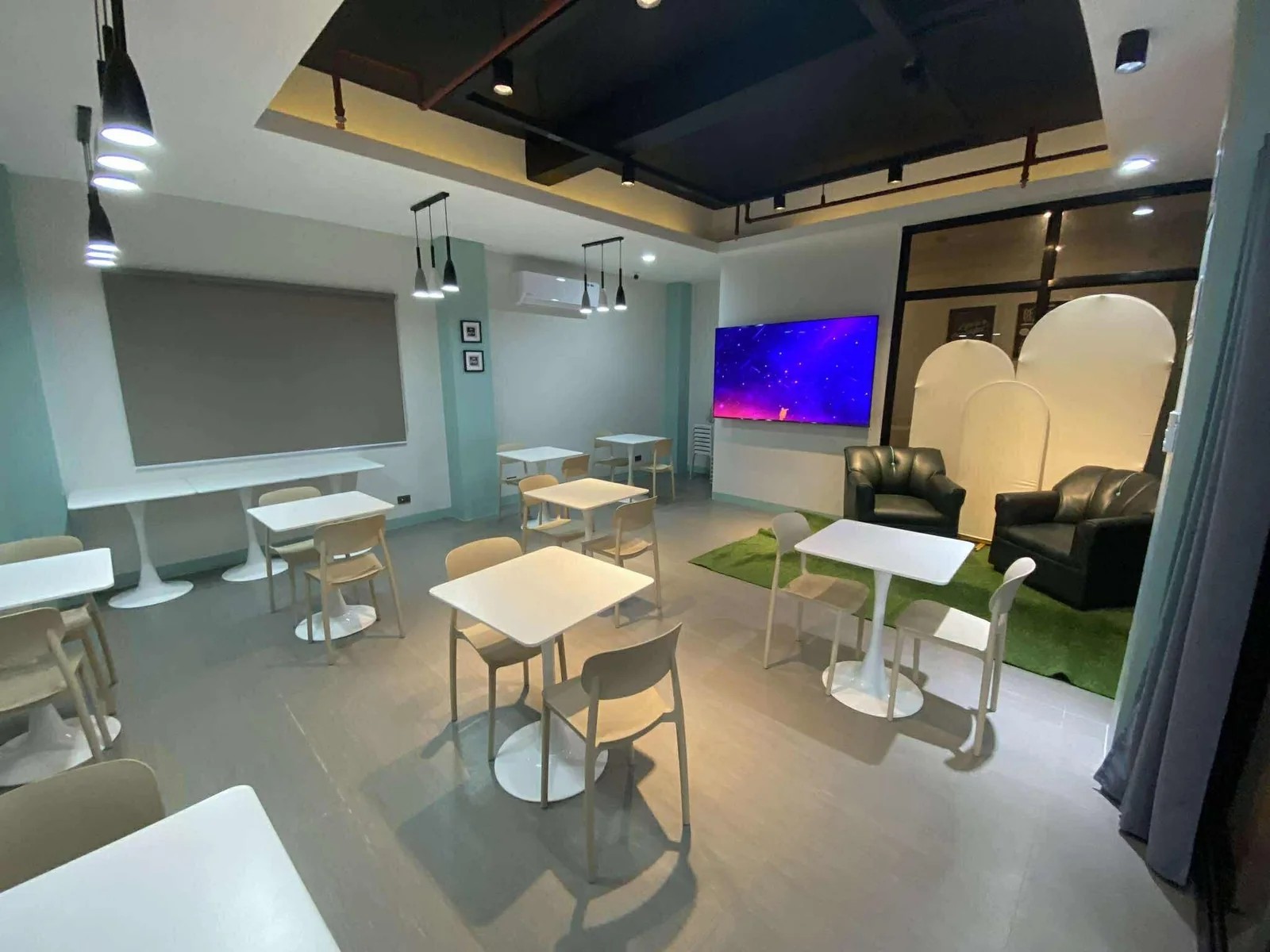 Amzng Café VIP lounge