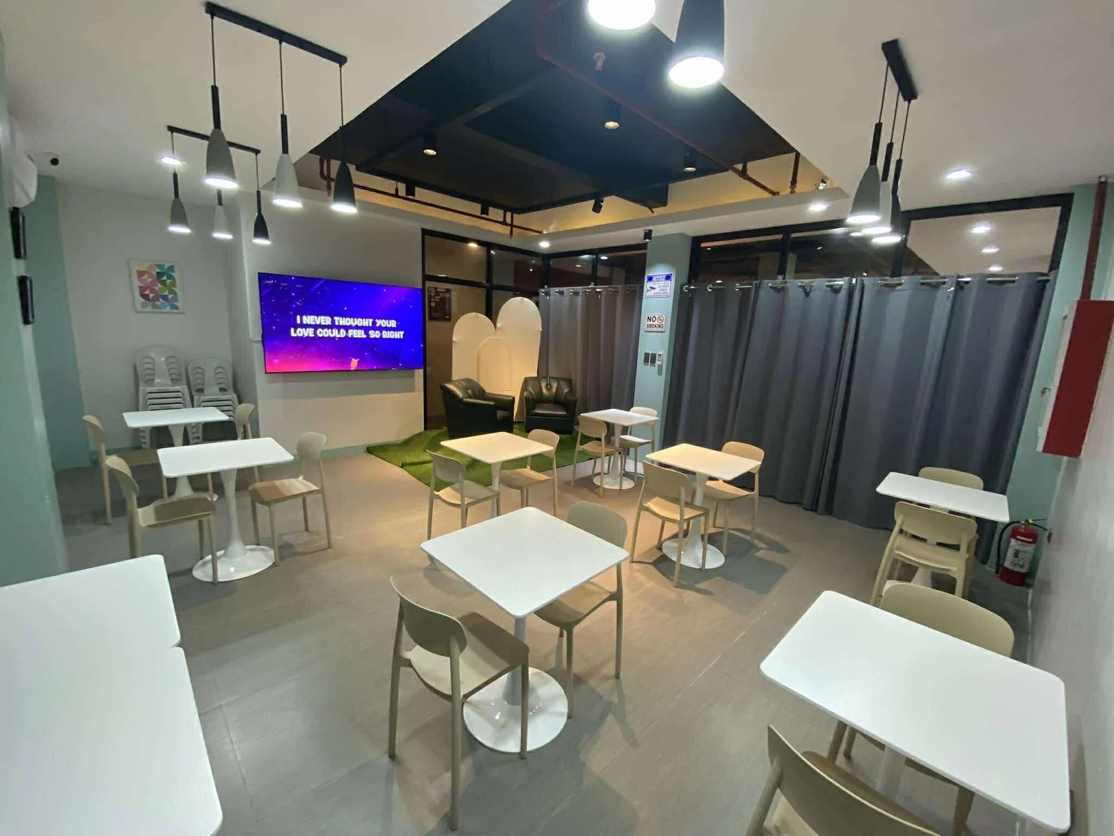 Another view of the Amzng Café VIP lounge
